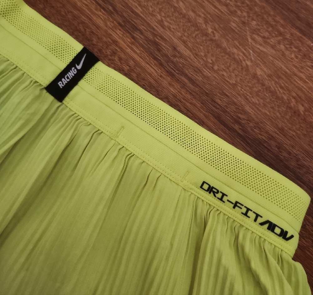 Nike Women's Bright Green Athletic Shorts Sz L - Picture 9 of 12